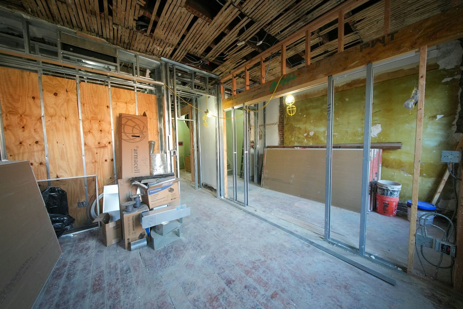 Metal stud partitions and ceiling framing in a commercial fit-out